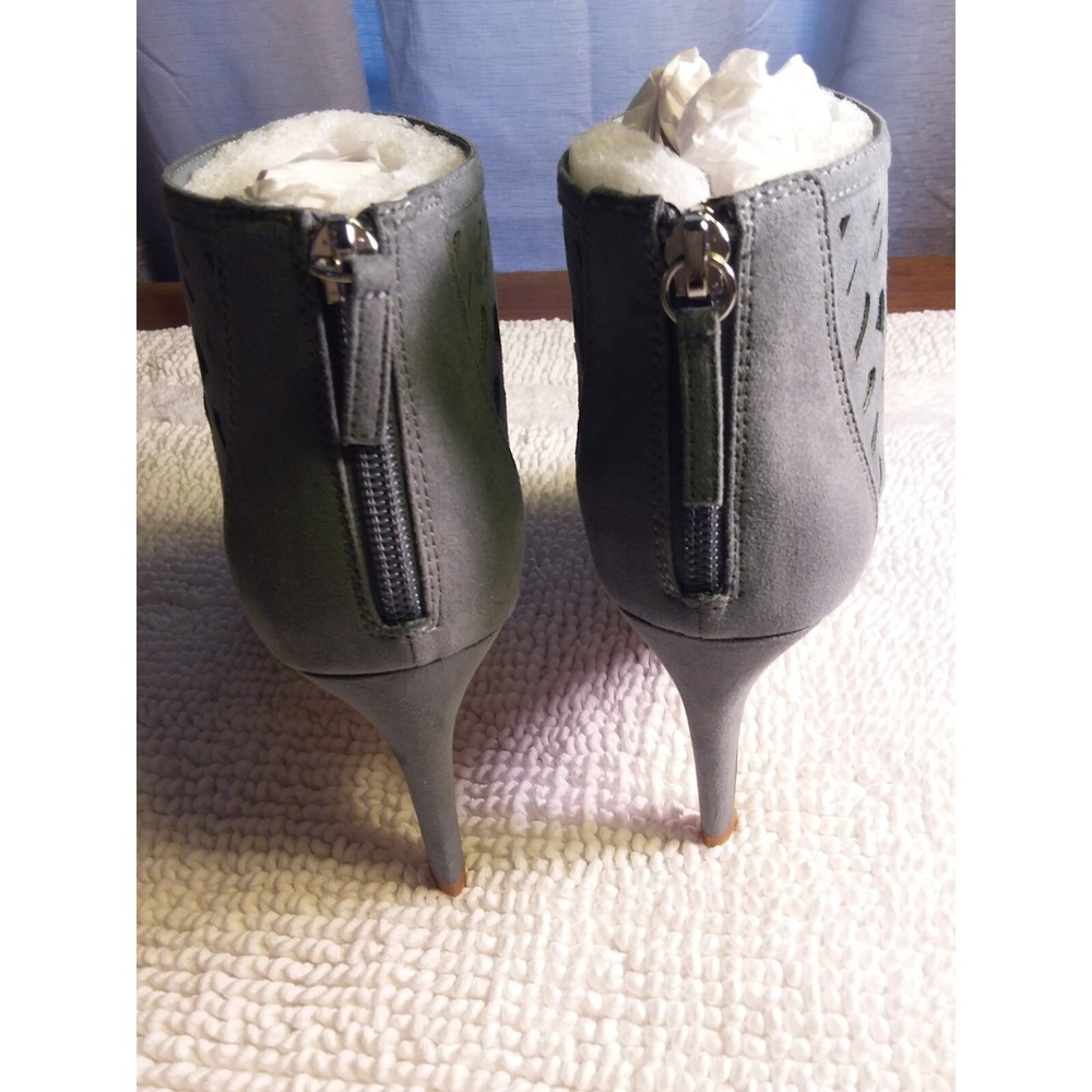White House Black Market Shootie Stacey Laser Cut Gray Peep Toe Heels Sz 8 - Picture 16 of 16